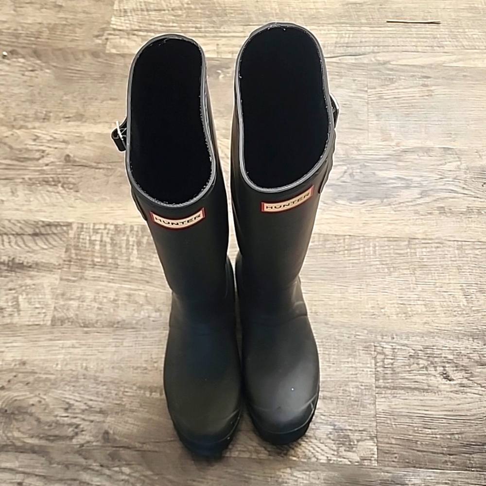 Size 8 woman's waterproof hunter boots